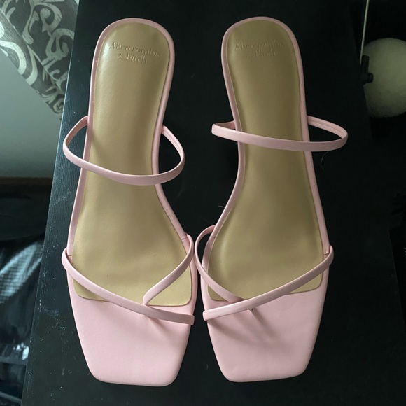 Abercrombie Never Worn Women’s Strappy Heel Sandal - Picture 5 of 5